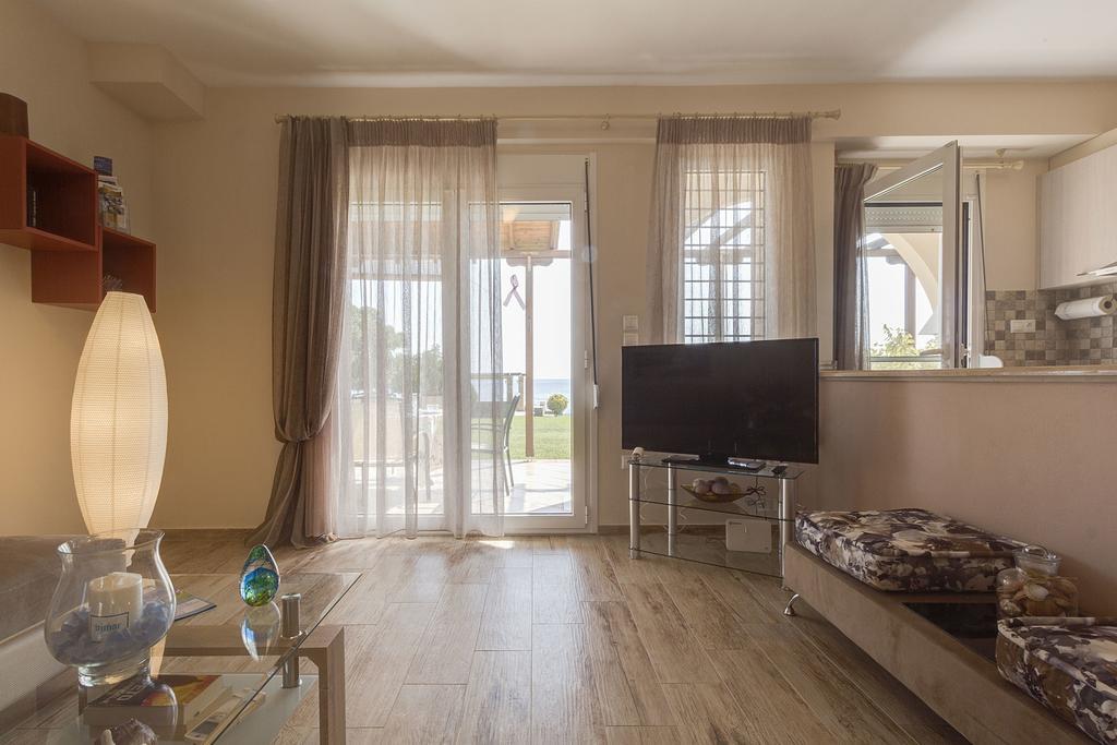 Villa Nefeli - Akti Salonikiou A آغيوس نيكولاوس المظهر الخارجي الصورة